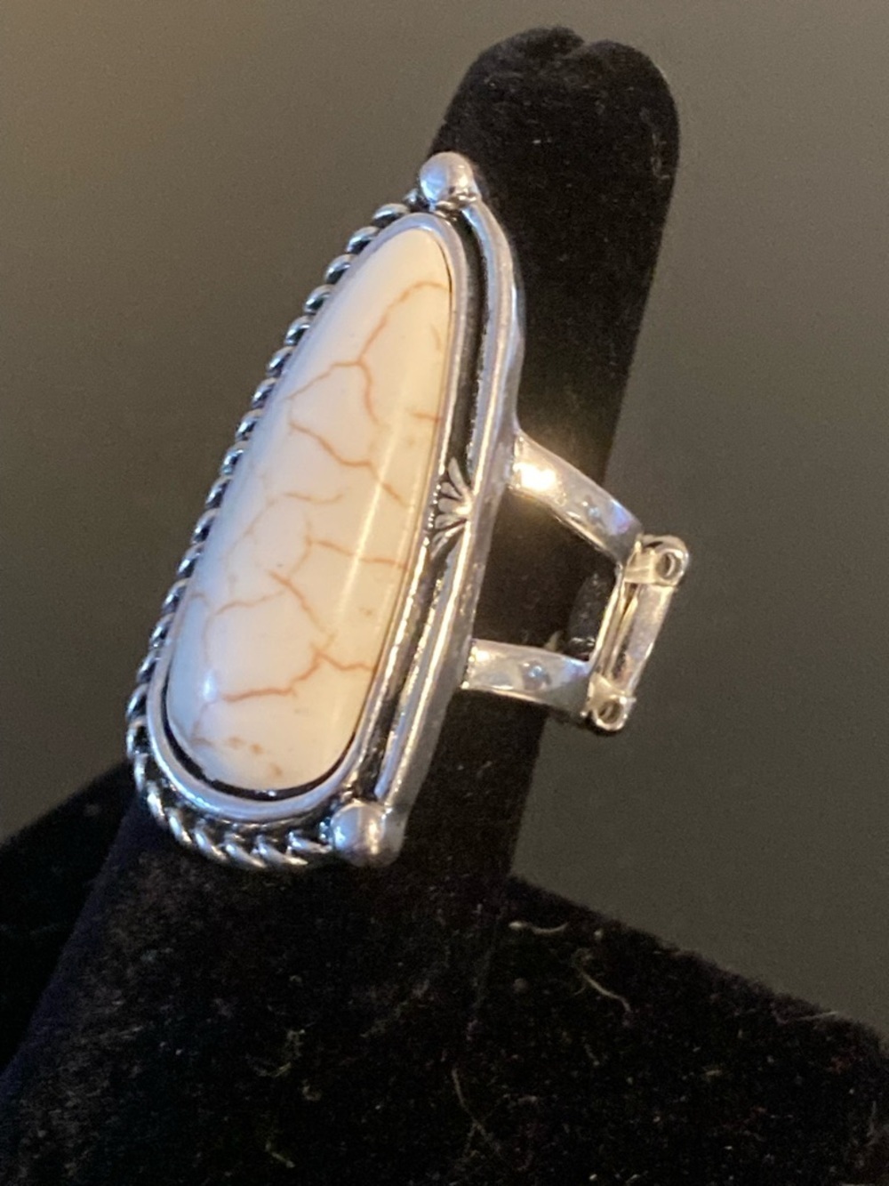 paparazzi White Howlite Teardrop Silver-Tone Ring - Picture 3 of 4